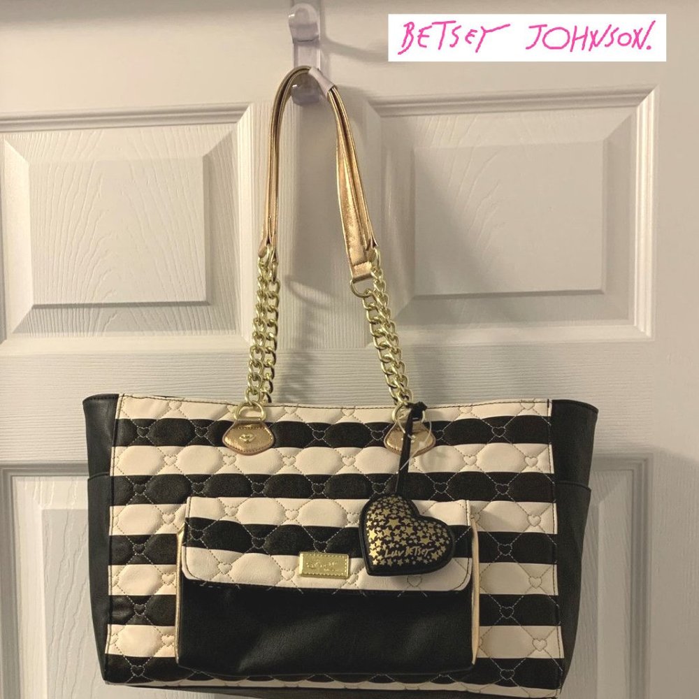 NWOT  --  BETSEY JOHNSON Black White & Gold Handbag w/Heart